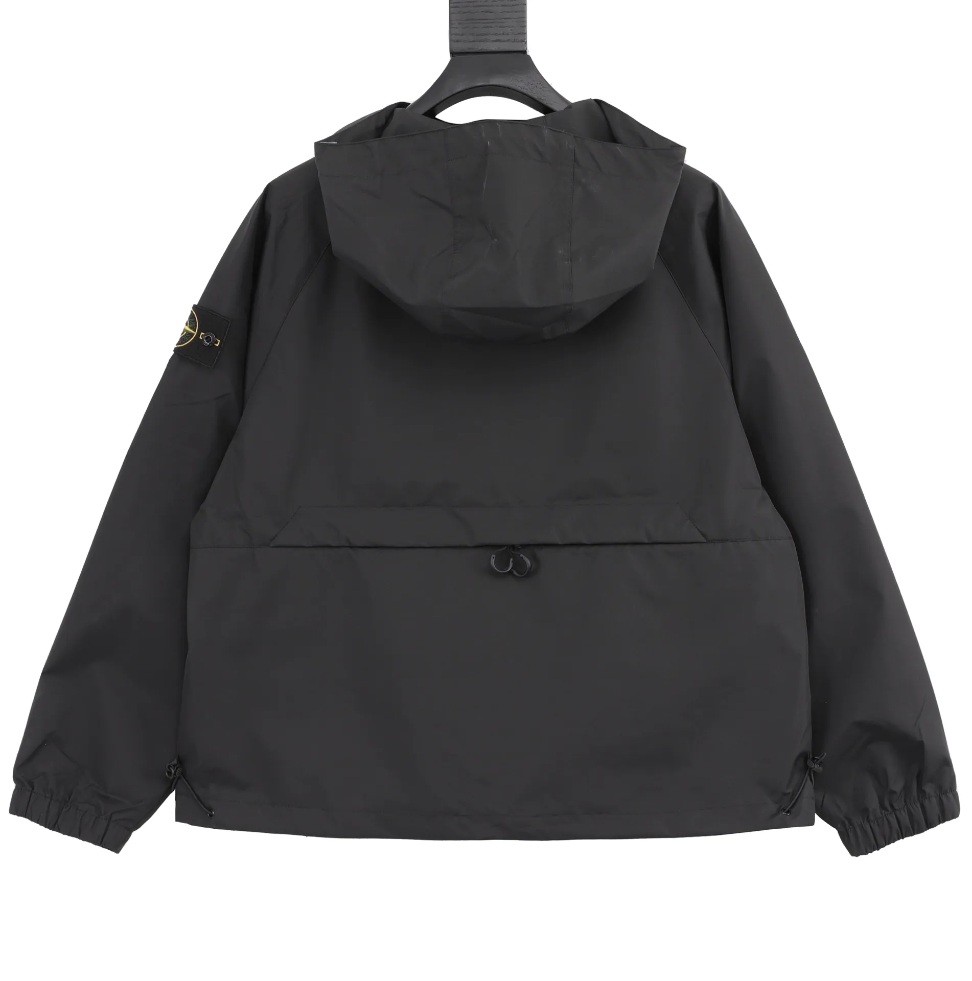 🅿️820 Stone Island/Stone Island outdoor multi-pocket zipper jacket. In order to restore all the texture of ZP, this year the team spent several months and finally shipped it. All excipients are restored to ZP! Highly permeable laminated fabric Gore-tex imitates water-breathable film, which feels better and more comfortable. The fabric has certain waterproof, windproof and UV-proof effects. It is one of the must-choose jacket fabrics in Stone Island. It is light and thin, which is the characteristic of the fabric. It is functional and sporty. There are two pockets on the chest. The arms have the logo embroidery of the Stone Island navigation compass badge. The zipper pocket on the back can be folded to pack the entire garment. It is a must-have item for outdoor travel! size：XS-L